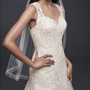 David’s Bridal size 4 ivory wedding dress